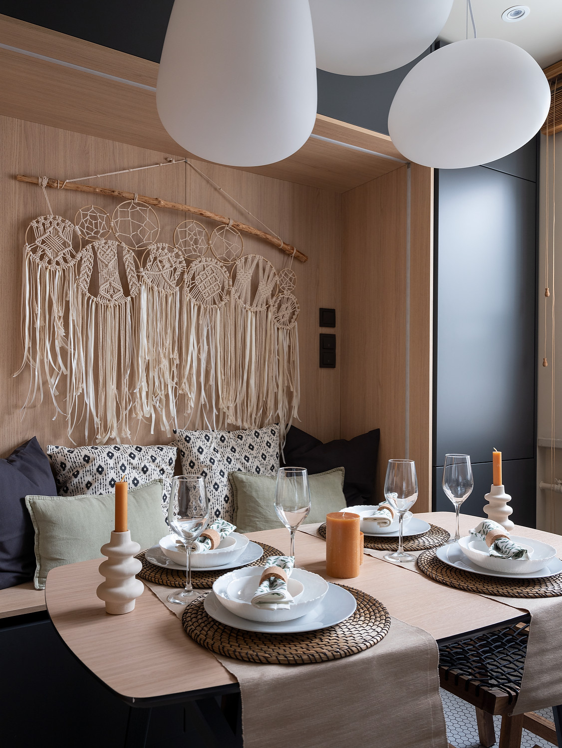 Кухня цвета сажи: Konigin Helena Black 60