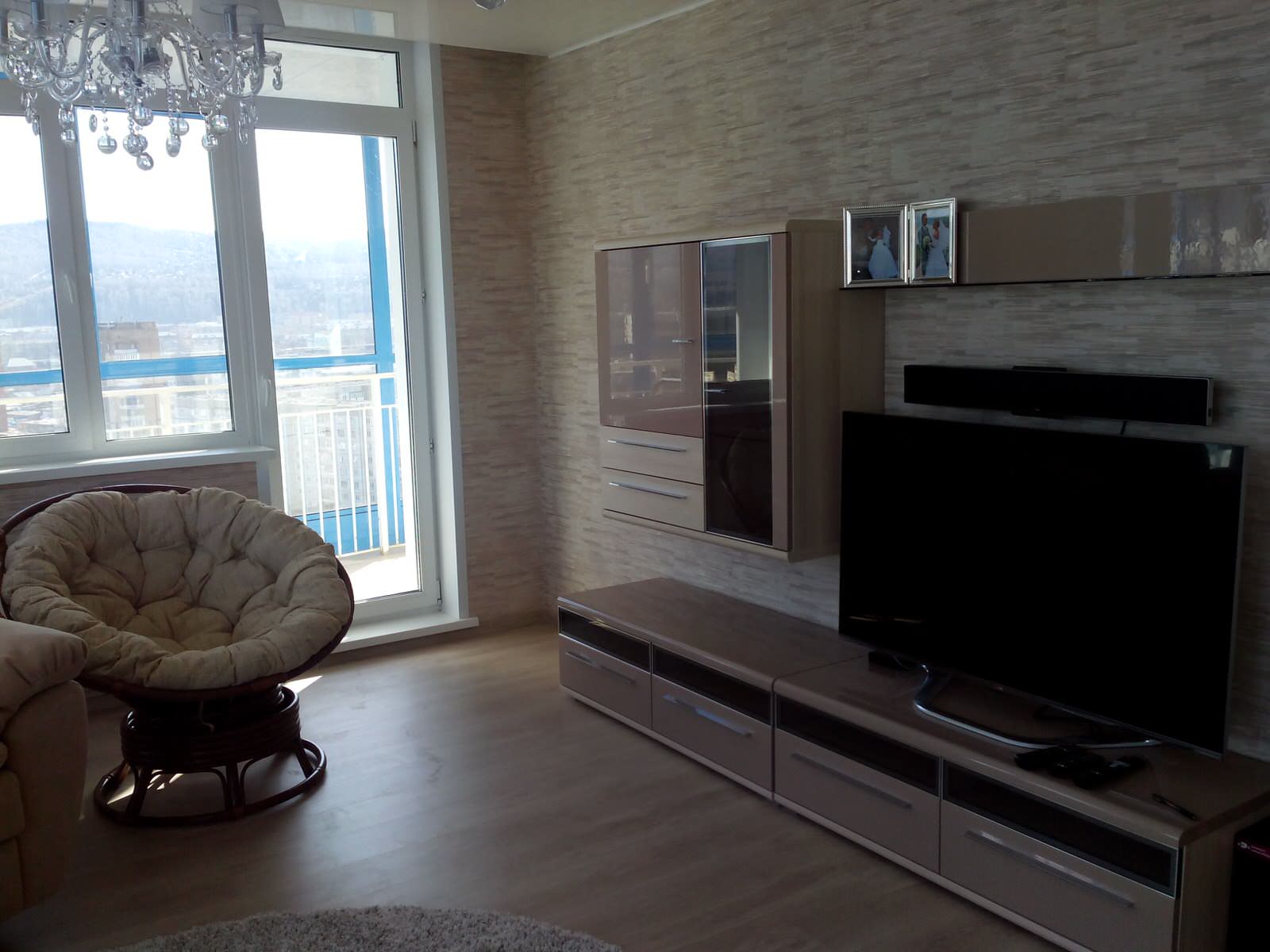 Обложка проекта: Ремонт квартиры "Белые росы"