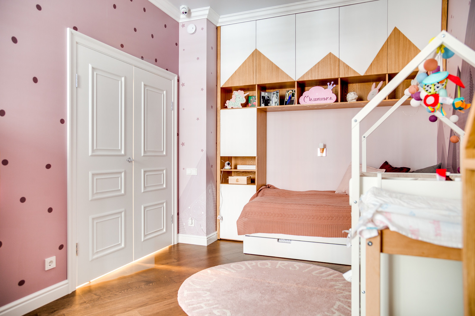 Детская комната для двух девочек 18м2