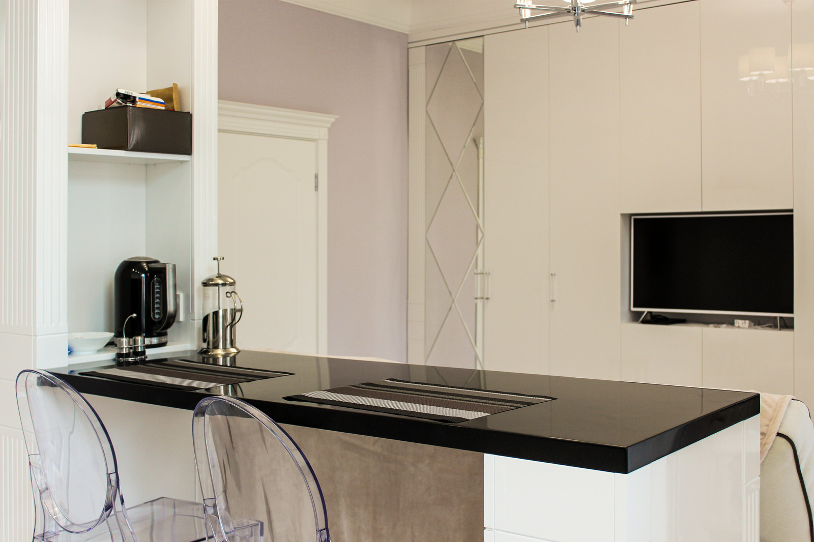 Кухня, шкаф, остров. Большой каретный.