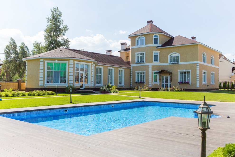 Дом на берегу реки