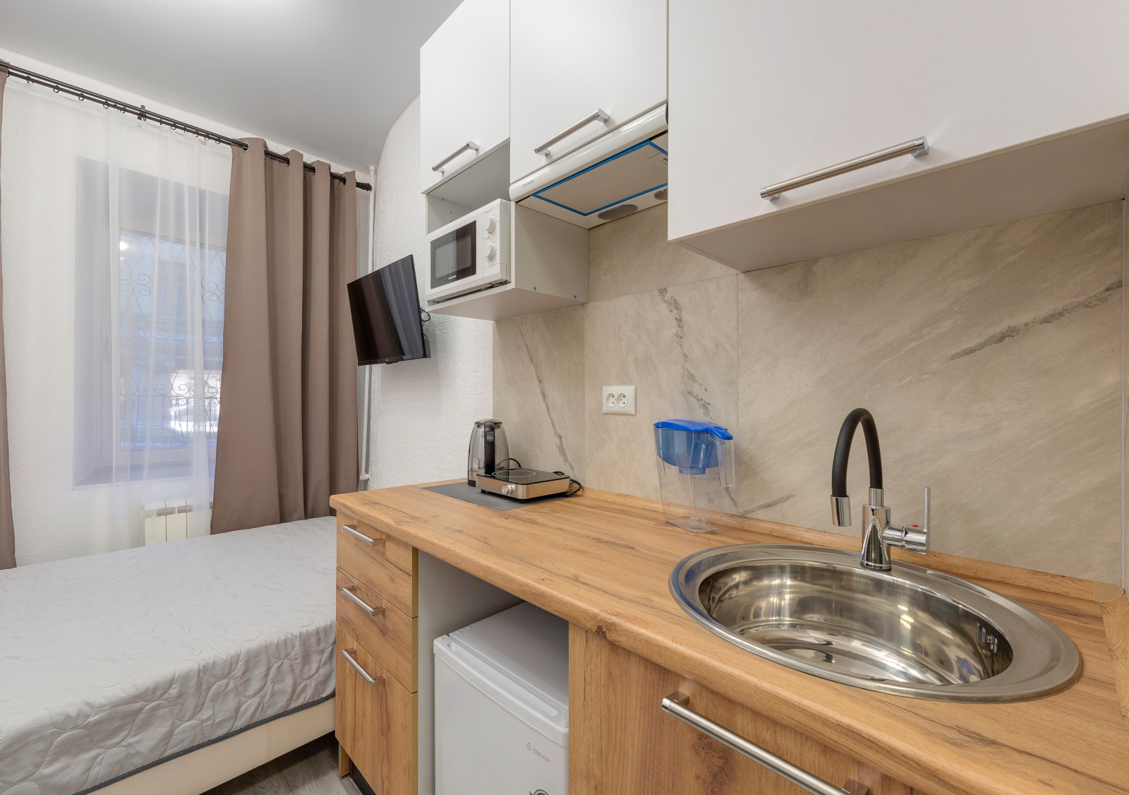 Мини-студия под сдачу посуточно на Марата 22 номер 1