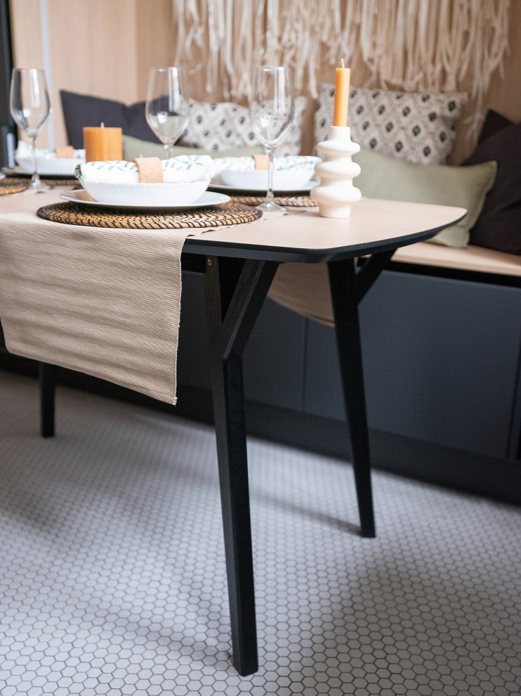 Кухня цвета сажи: Konigin Helena Black 60