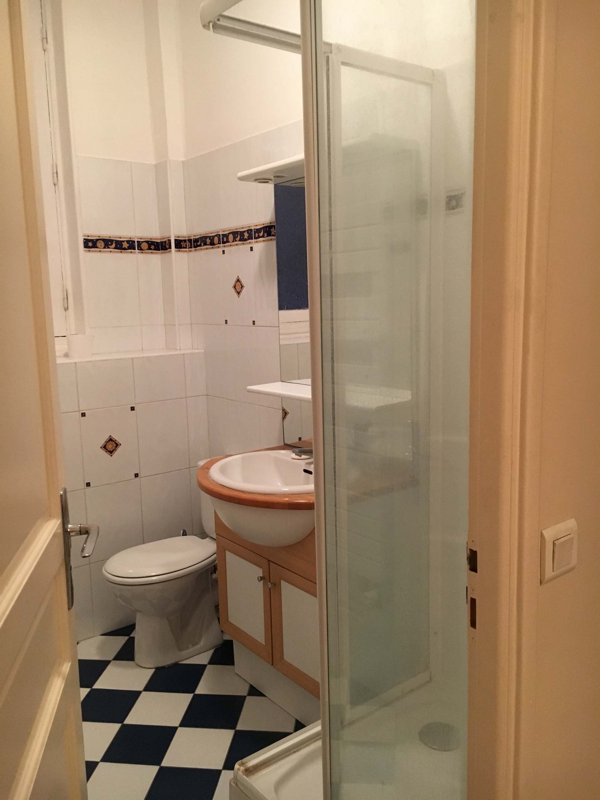 До и после: Оттенки терракоты в небольшой парижской квартире