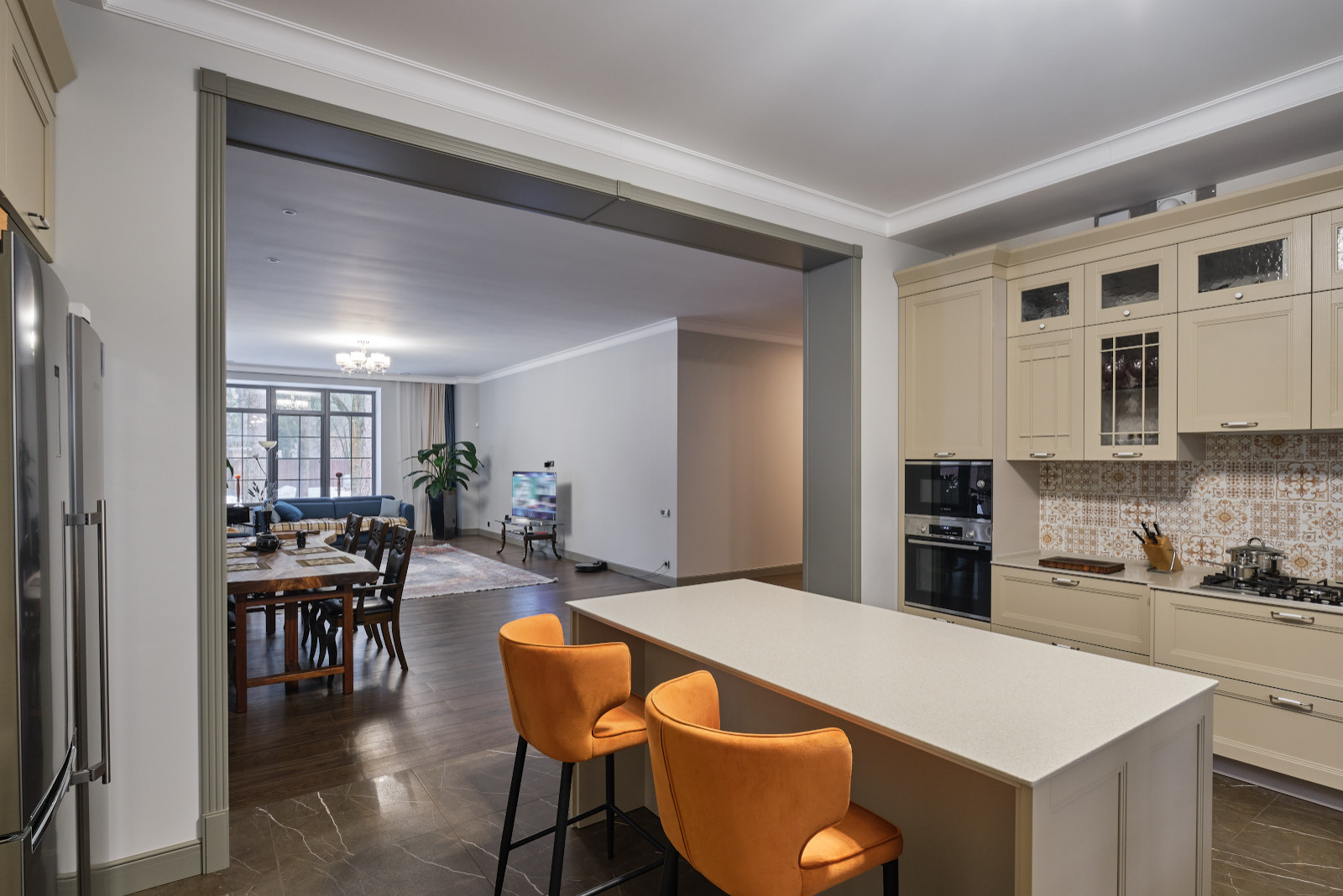 Кантри Ral 7030 в интерьере дома