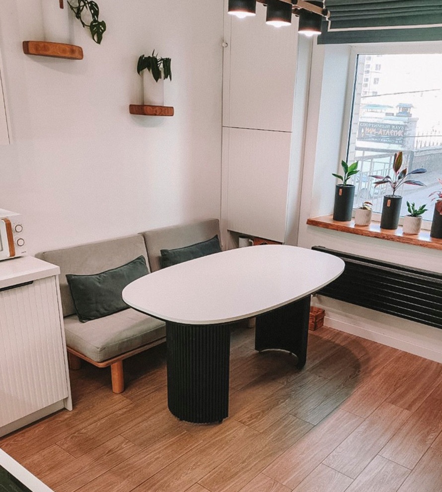 Компактная кухня  с Crystal Absolute White от Technistone.