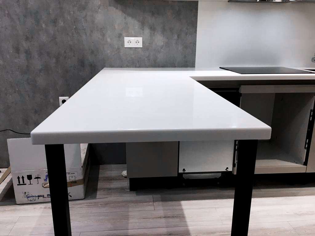 Столешница с барной стойкой из камня Grandex