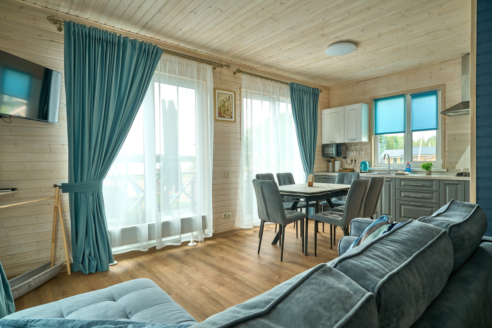 База отдыха на берегу озера. Ялкала.