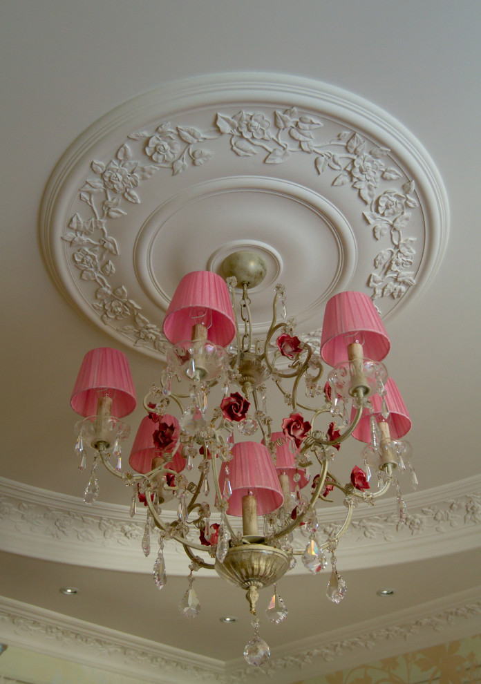 Гипсовая лепнина в загородном доме