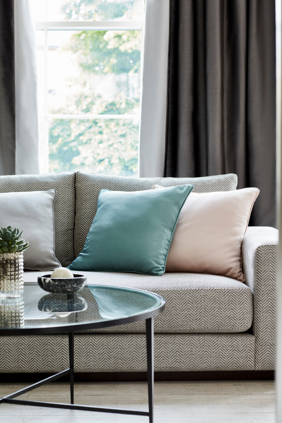 Ткани James Hare 2016: коллекции Constellation и Kaleidoscope