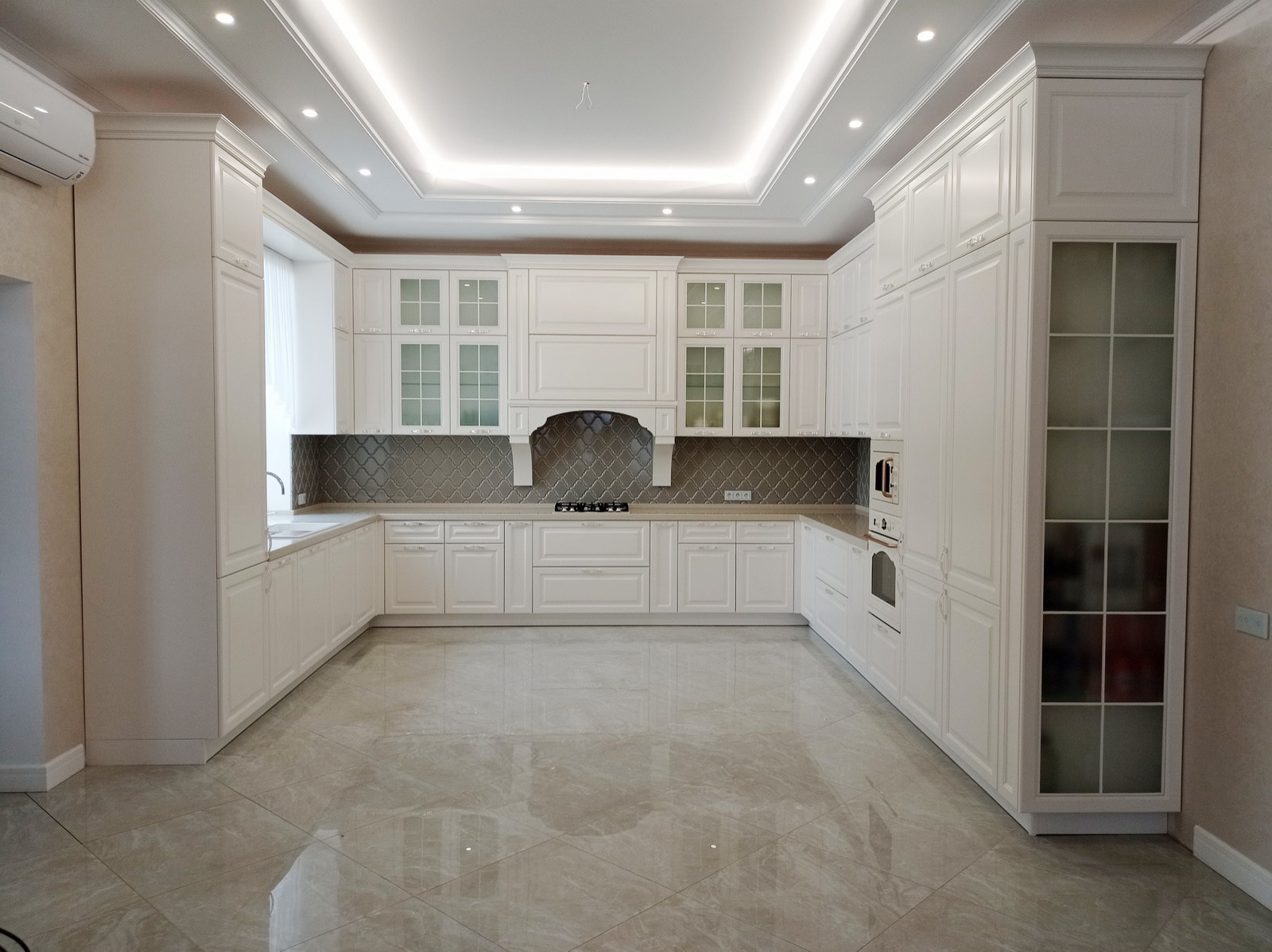 Обложка проекта: Кухня Париж в стиле современной классики