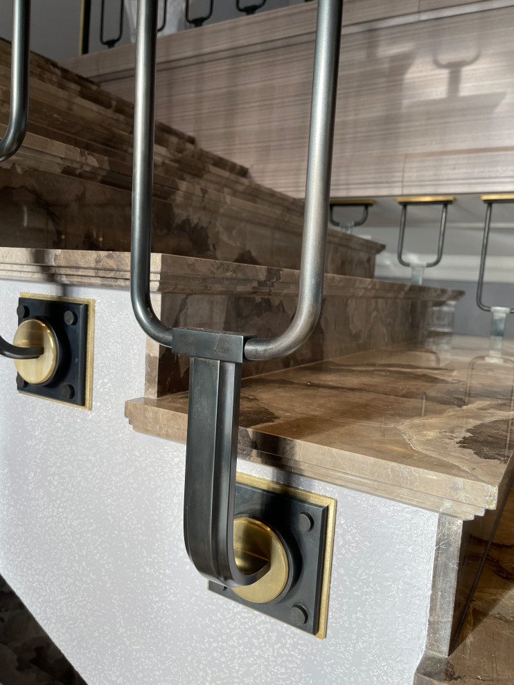 Лестничное ограждение из стали и латуни