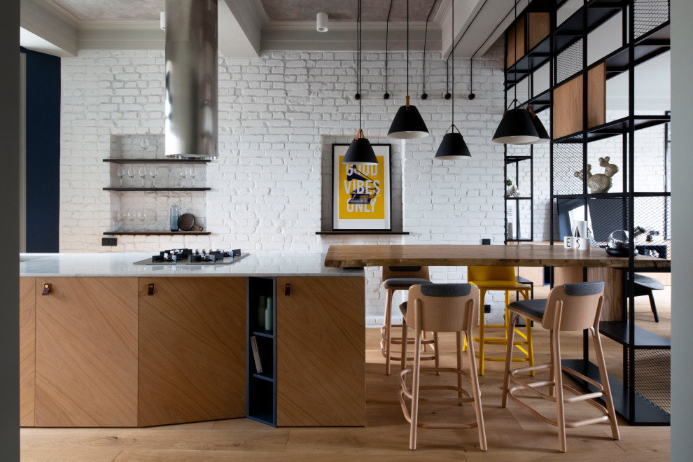 Houzz тур: Немного лофта в «сталинке» и тайный шкаф