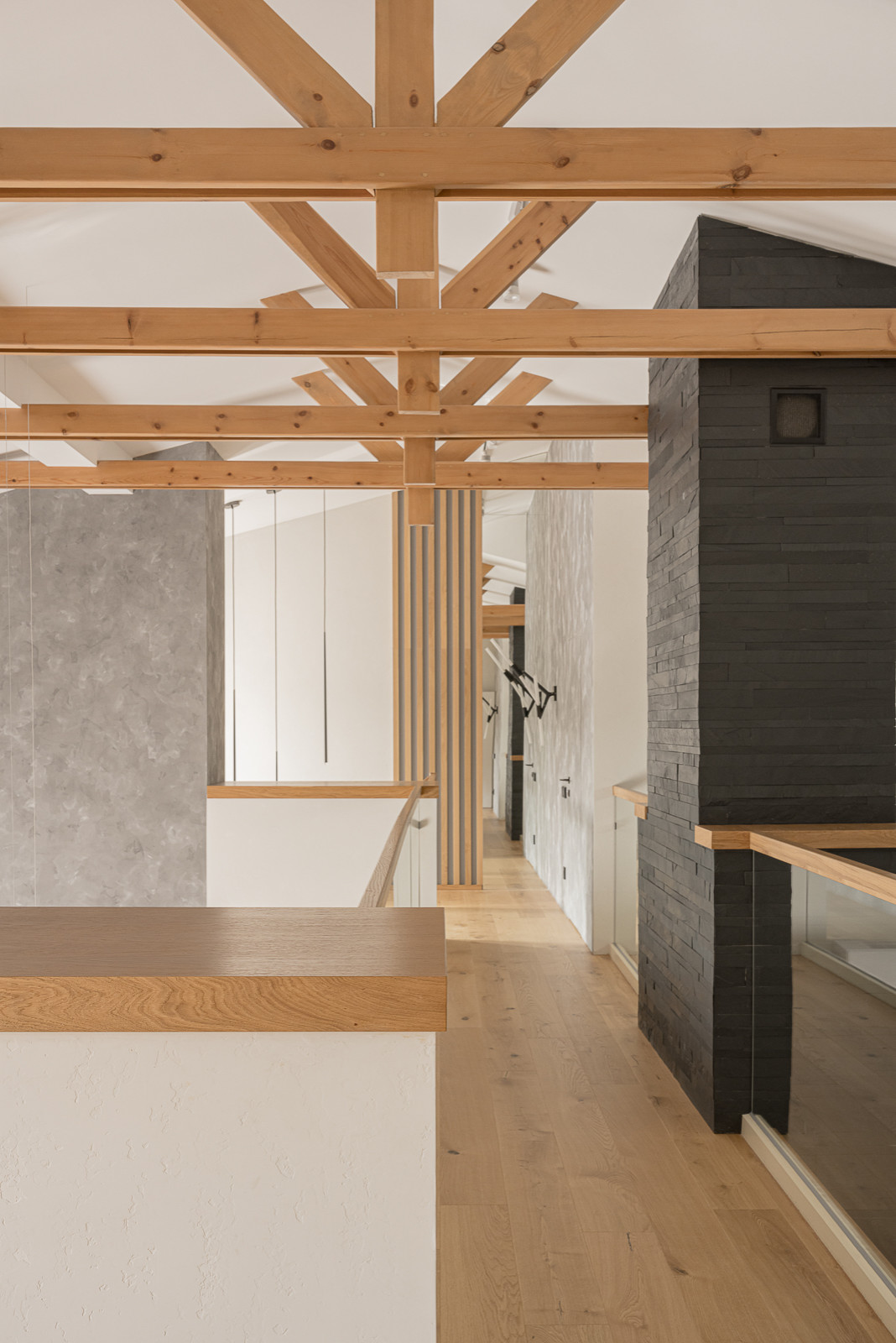 Мебельное наполнение загородного дома. "Родовое гнездо" отца и двух сыновей.