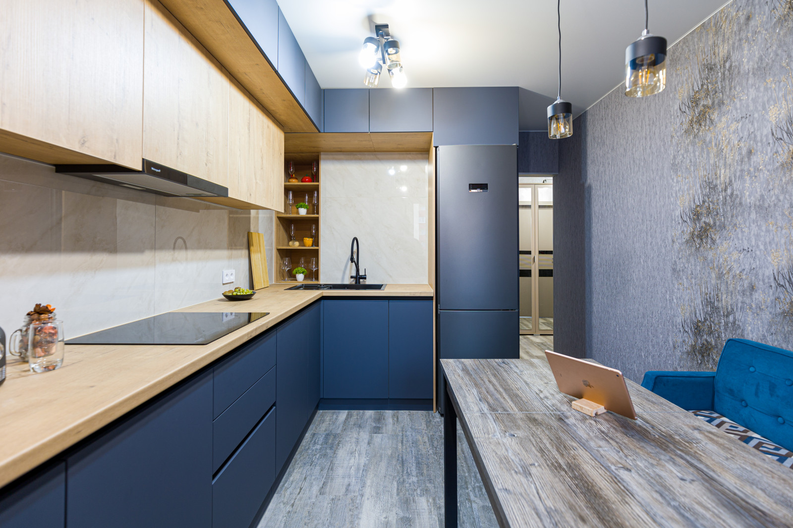 Обложка проекта: Проект реализован на Лакина