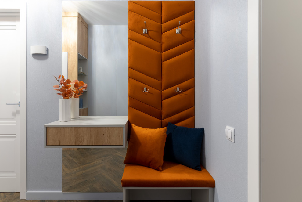 Кухня-гостиная, облегченная, светлая в основном объеме и с акцентным светом, в с