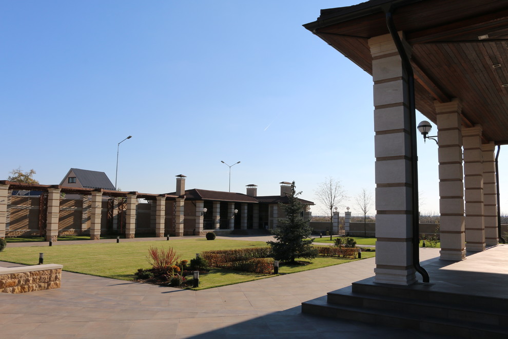 Усадьба с комплексом построек