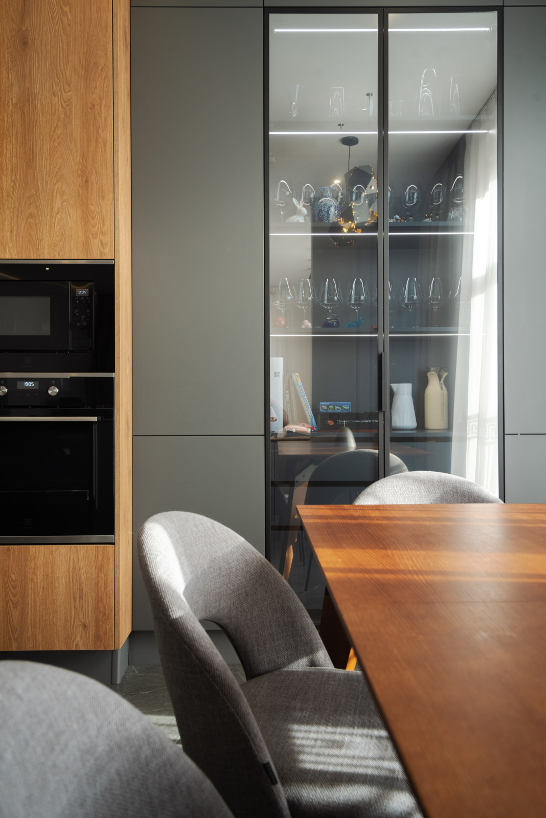 Просторная квартира в серых цветах