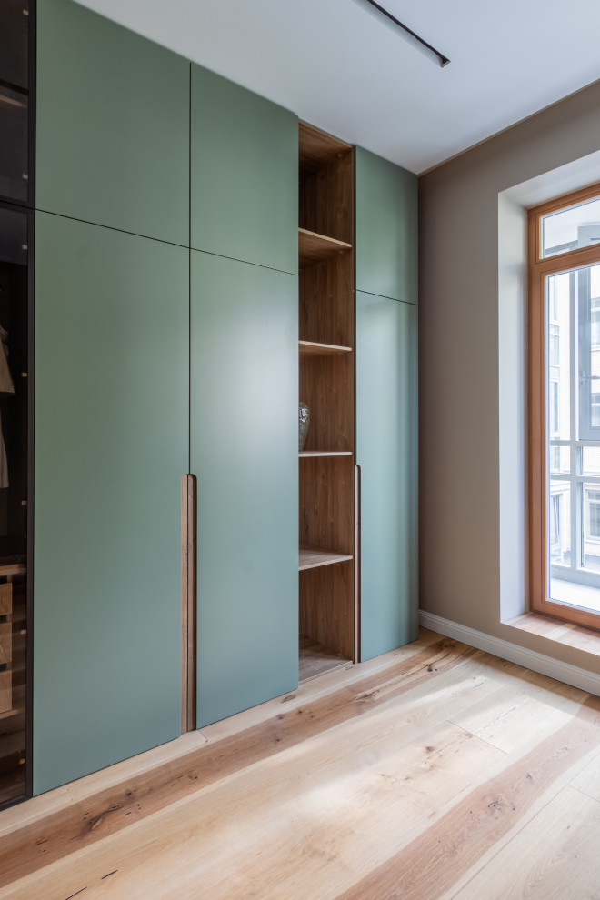 Распашной шкаф для спальни с фасадами МДФ