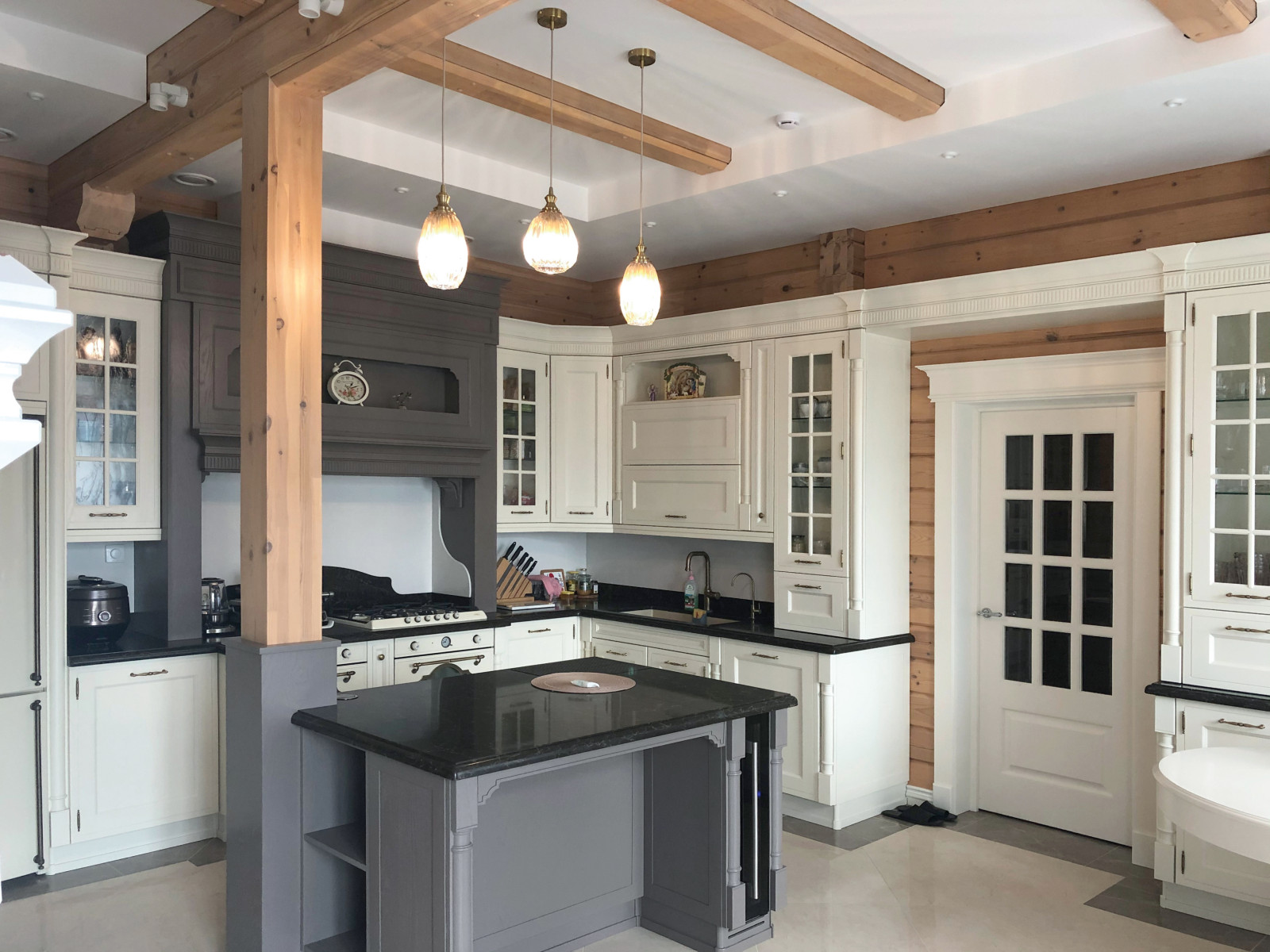 Обложка проекта: Victoria в загородном шале.