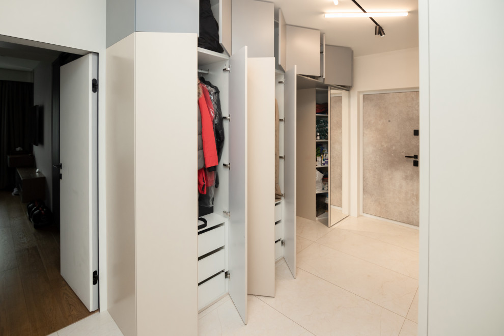 Минималистичные шкафы в прихожую