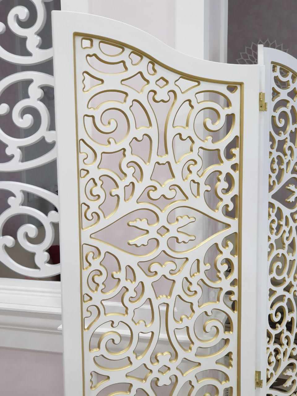 Ажурные ширмы и зеркало для частного дома