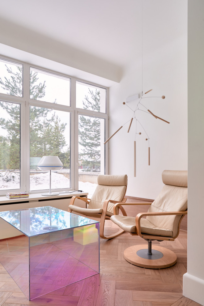 Стекло и неон: квартира в Подмосковье