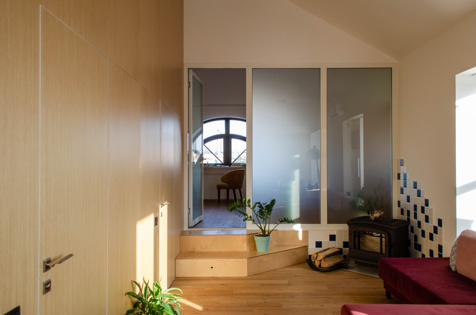 ЖД "Театральный", 77 м2