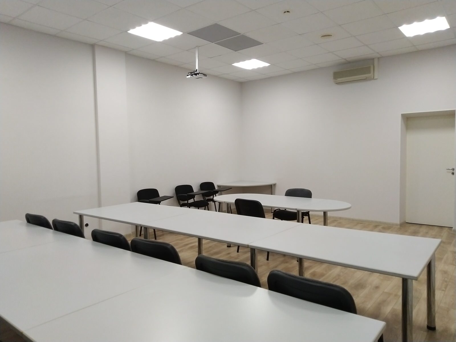 Обложка проекта: Переговорная комната Коворкинг "Клондайк"