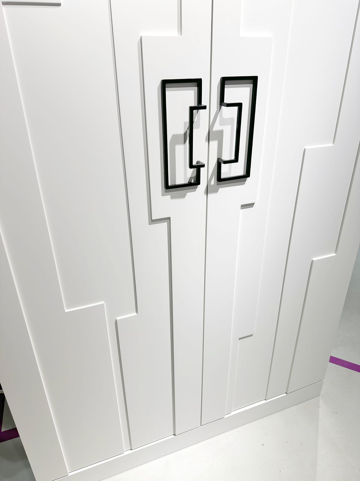 Шкаф распашной (выставочный образец).