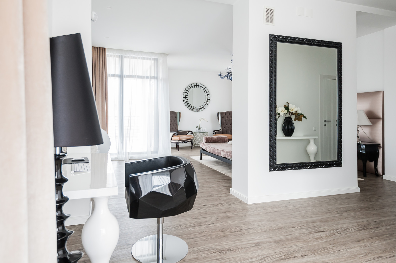 Дом с лошадиным бюстом