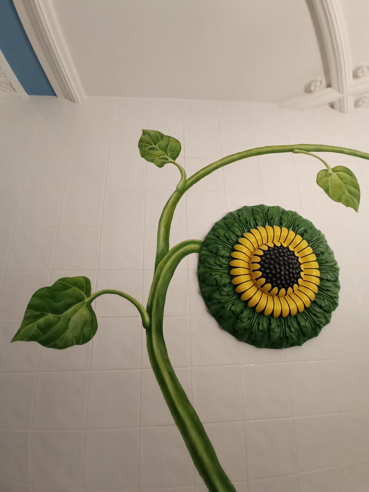 Рельефно-живописное панно в холле квартиры