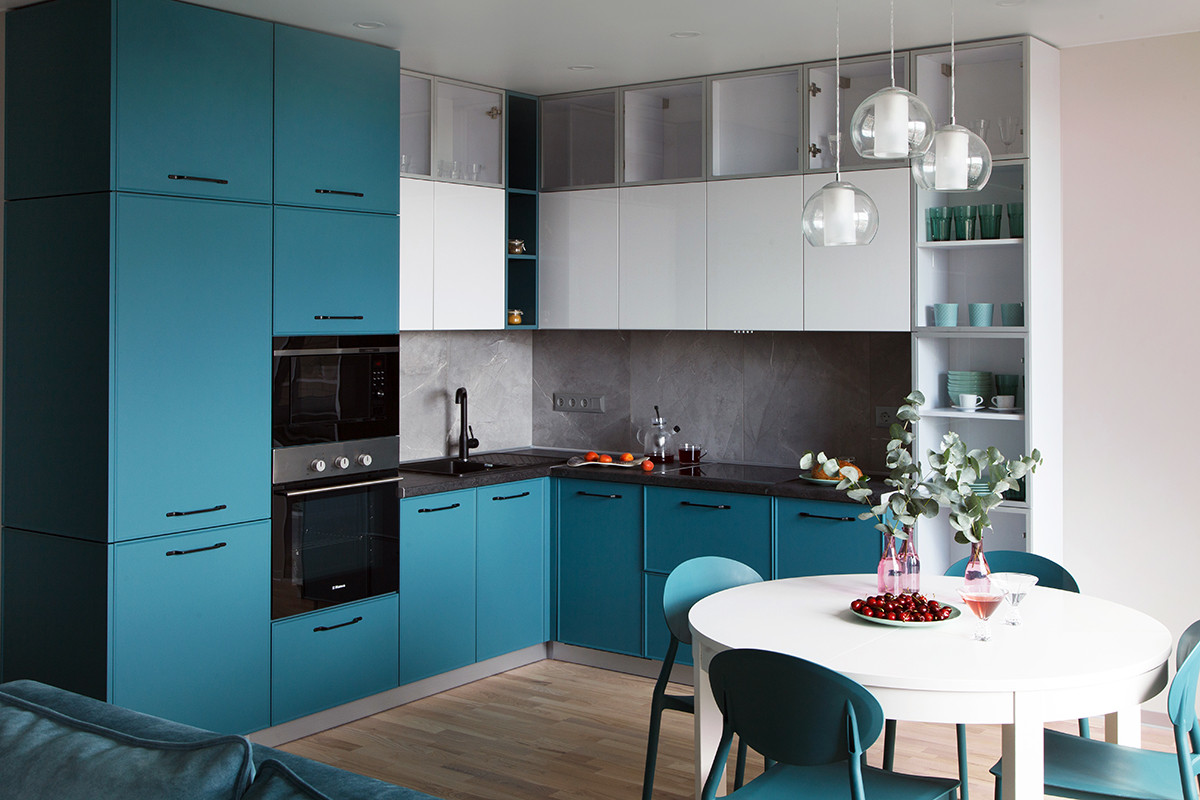 Houzz Беларусь: Квартира со шкафом, функциональным с трех сторон