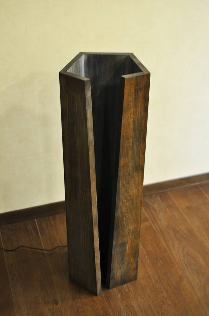 Оригинальный светильник из массива бука