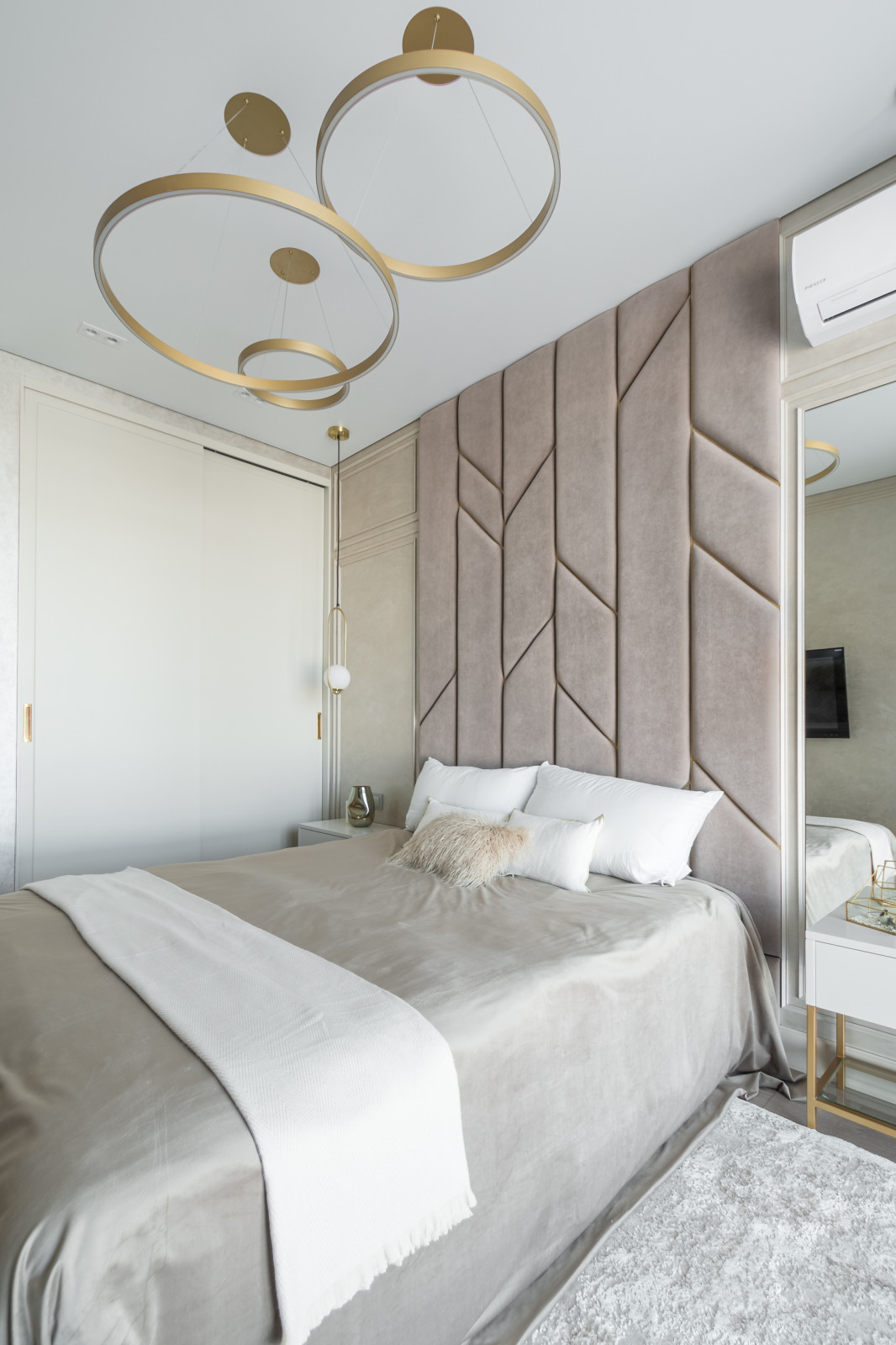 Обложка проекта: кофейная квартира для блогера