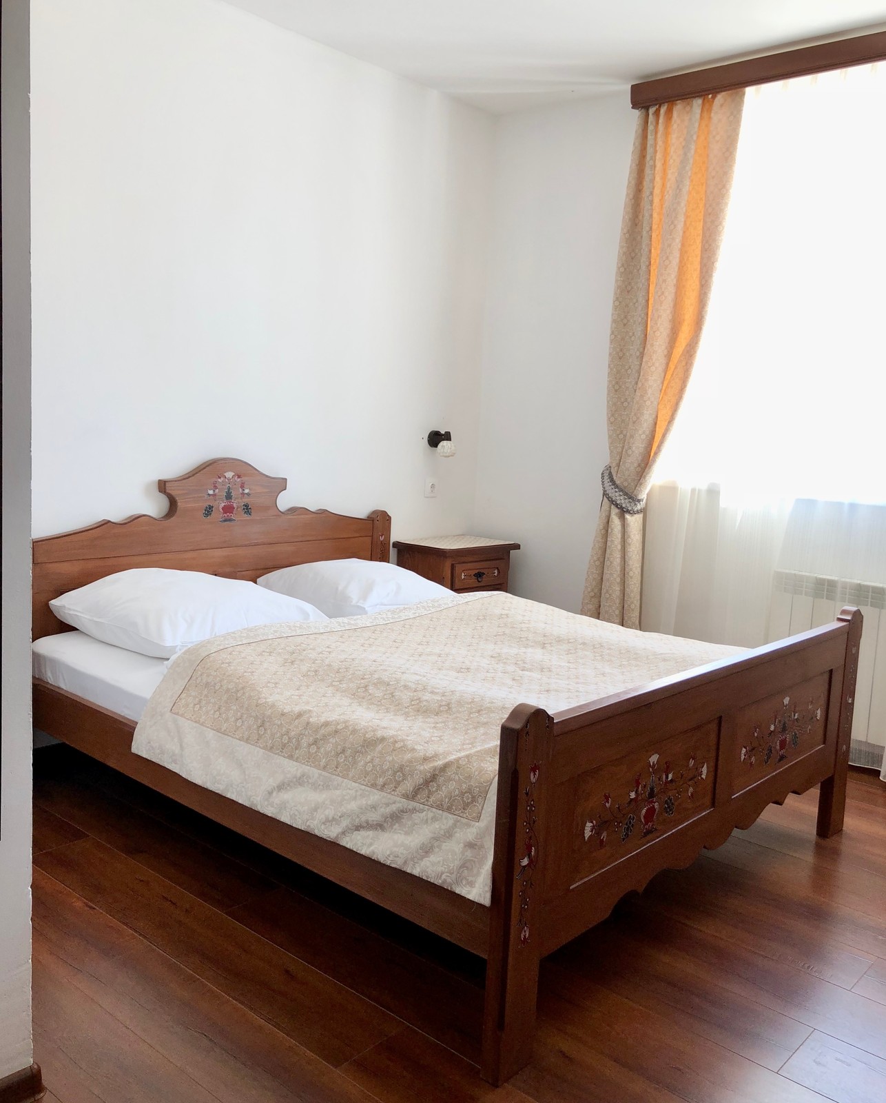 Роспись мебели в баварском стиле