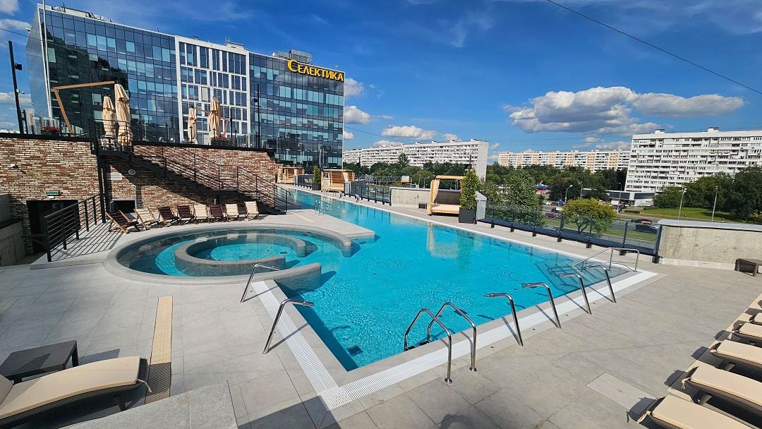 Обложка проекта: Бассейн на крыше "Грэмм Сити"