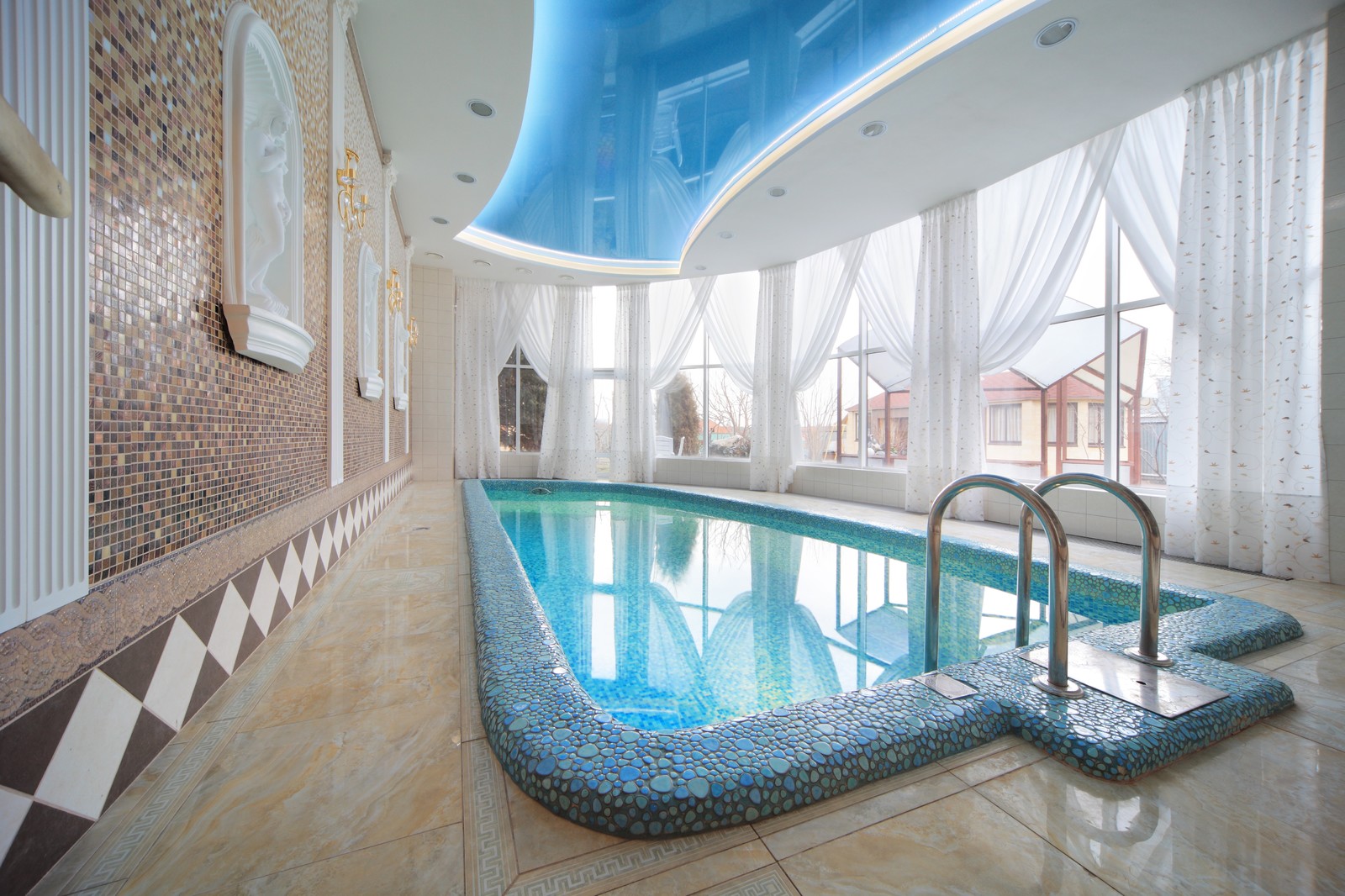 Интерьер коттеджа в яркий тонах(продолжение)