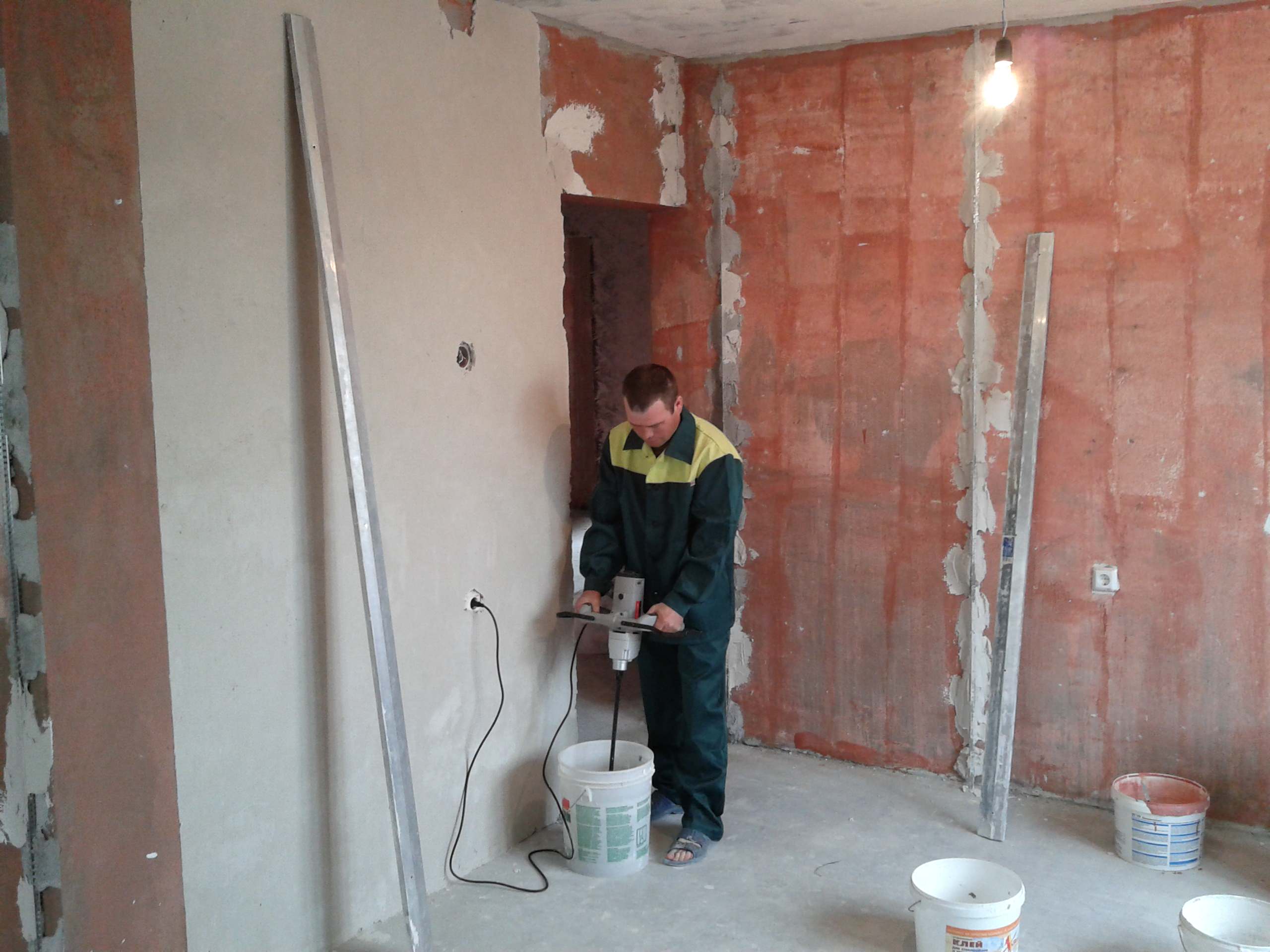 Как проверить: Скрытые дефекты отделки стен и потолка