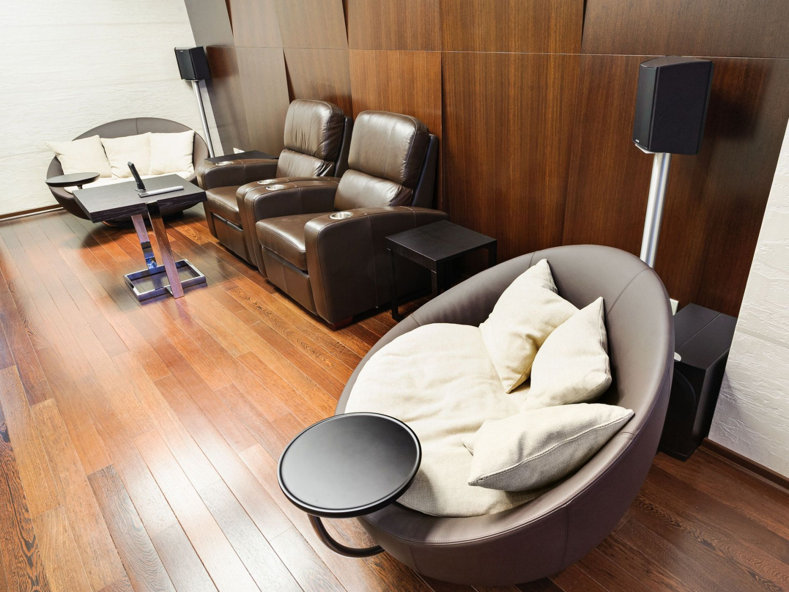 Дизайн интерьера двухуровневой квартиры в Санкт-Петербурге