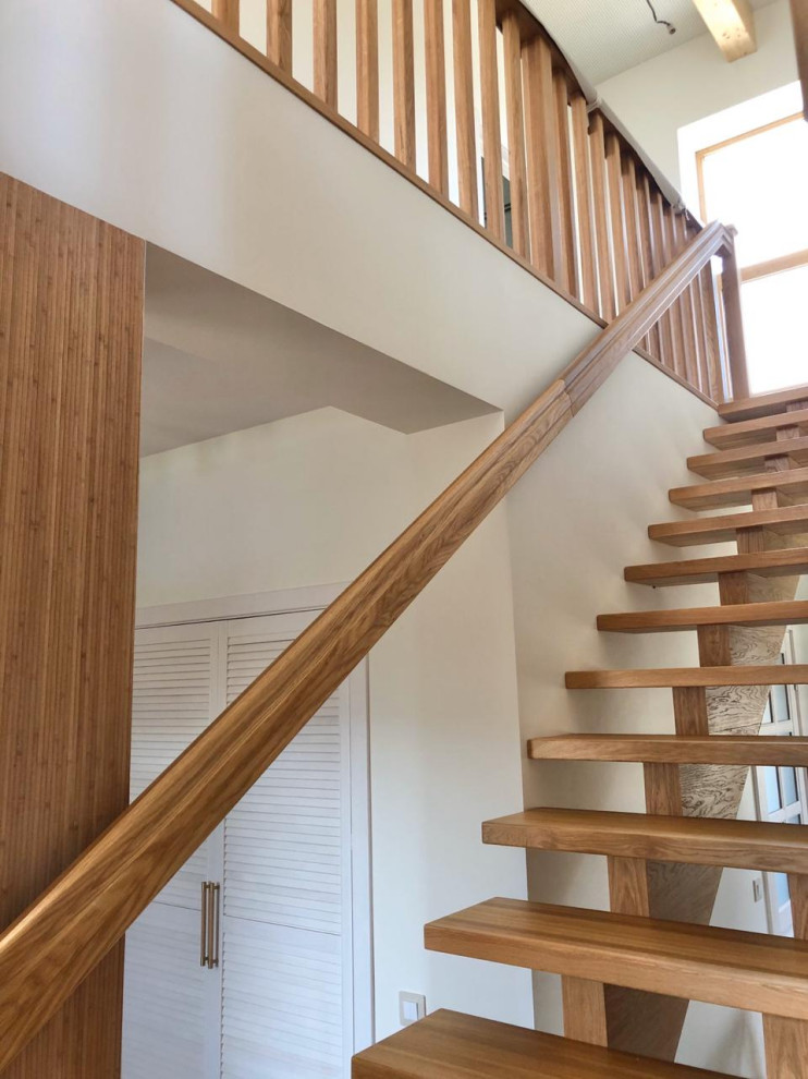 Лестница из массива дуба.