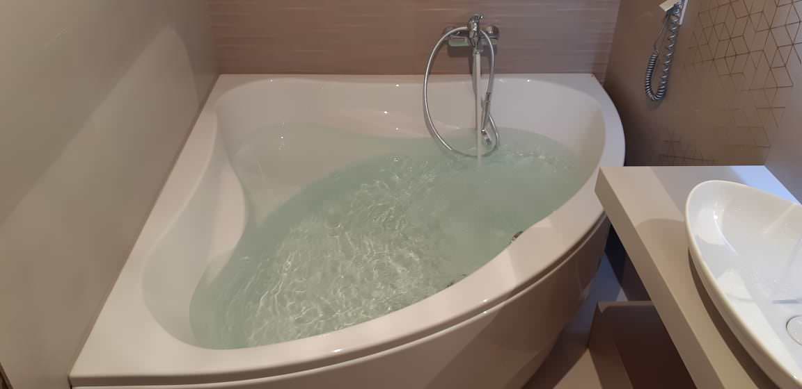 Спасённая ванная после 3их не умельцев .