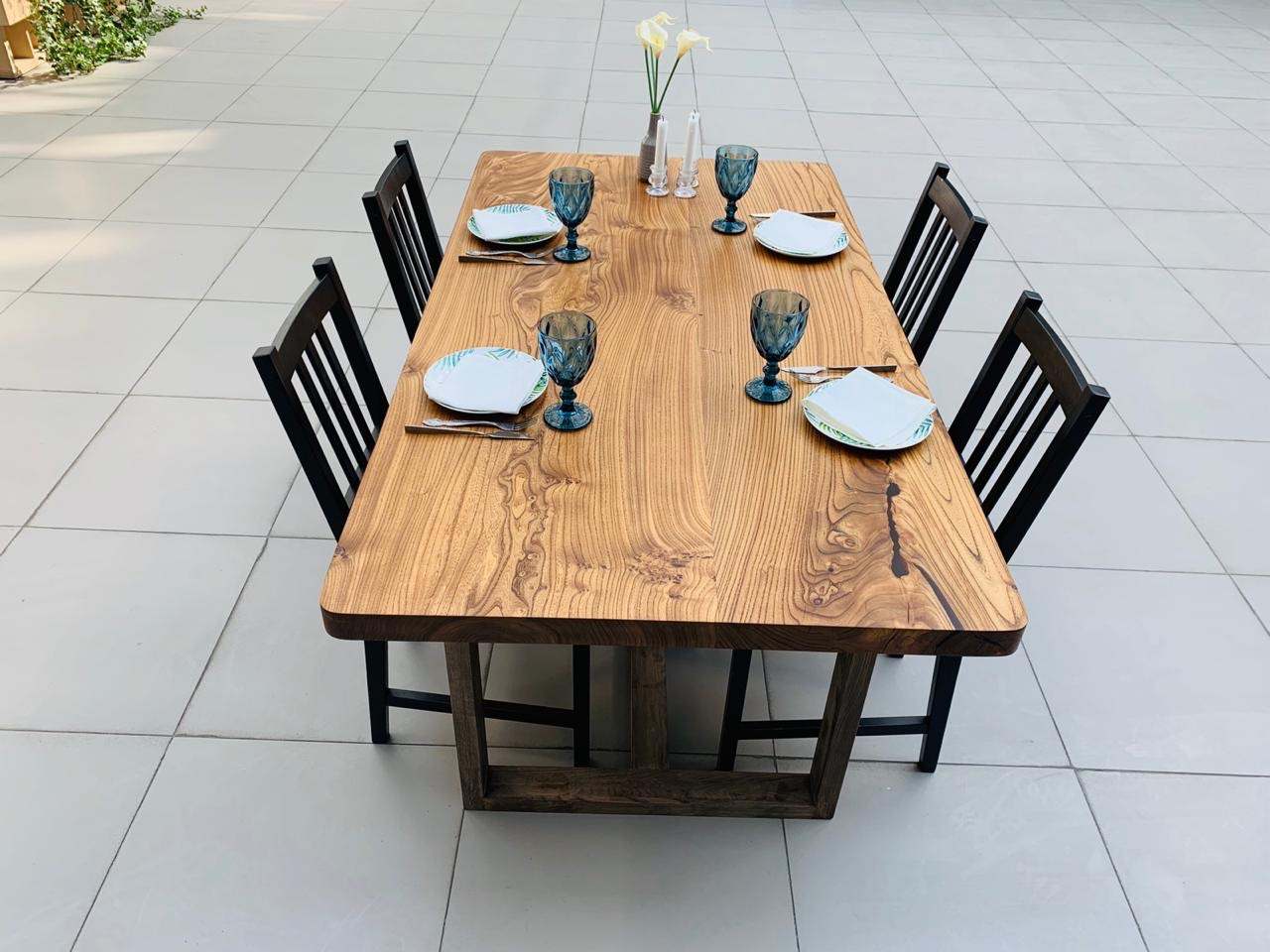 Обеденный стол из карагача