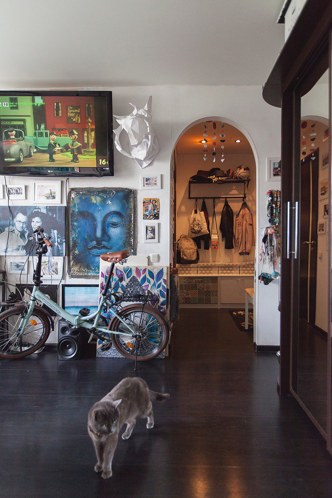 В гостях: Квартира 30 кв.м с этномотивами для инструктора йоги