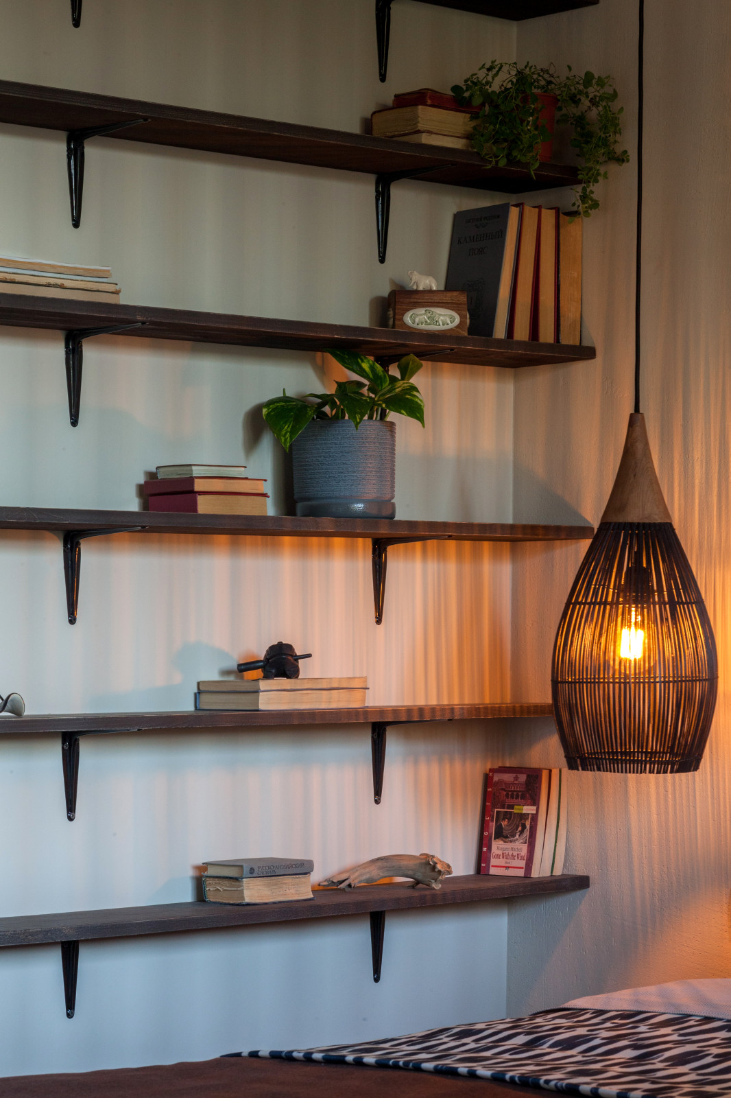 Houzz тур: 30 кв.м — квартира с необычным оттенком штукатурки