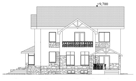 Двухэтажный жилой дом с гаражом и балконом
