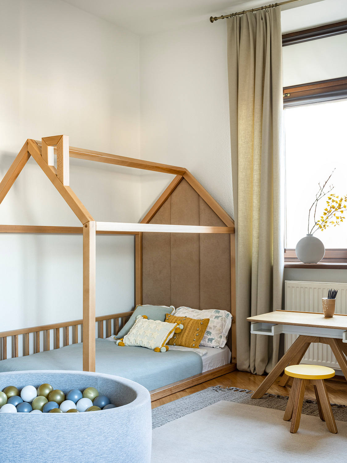 Квартира в синих тонах с видом на Храм Христа Спасителя