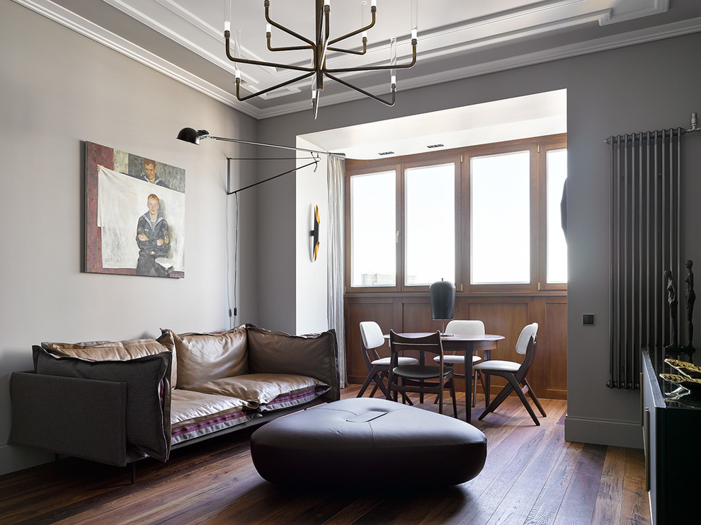 Современная московская квартира с предметами мебели mid-century