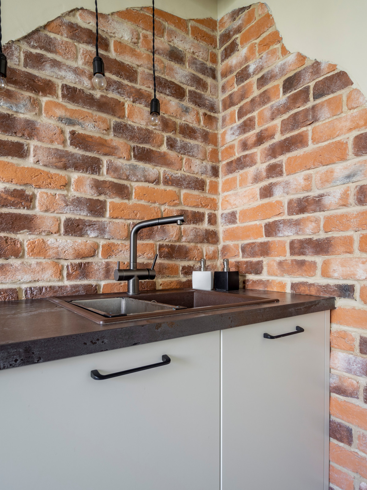 Кухня в стиле неоклассика без верхних модулей