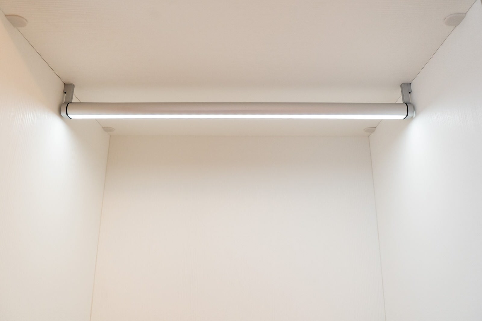 CORNICE raumplus трубка с LED лентой + крепления